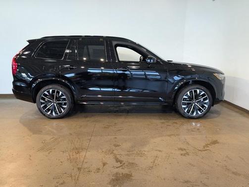 2026 Volvo XC90 B6 Ultra Dark Theme 6-Seater