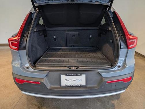 2023 Volvo XC40 B5 Plus Bright Theme