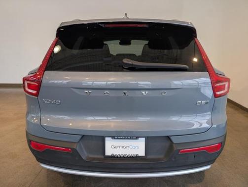 2023 Volvo XC40 B5 Plus Bright Theme