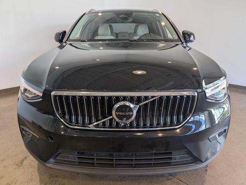2024 Volvo XC40 B5 Plus Bright Theme
