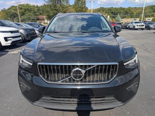 2025 Volvo XC40 B5 Plus Bright Theme