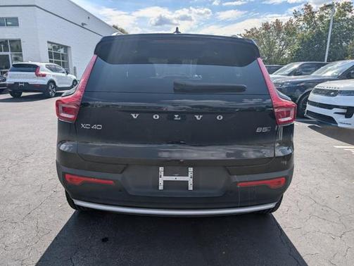 2025 Volvo XC40 B5 Plus Bright Theme