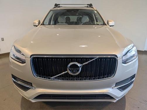 2017 Volvo XC90 T6 Momentum