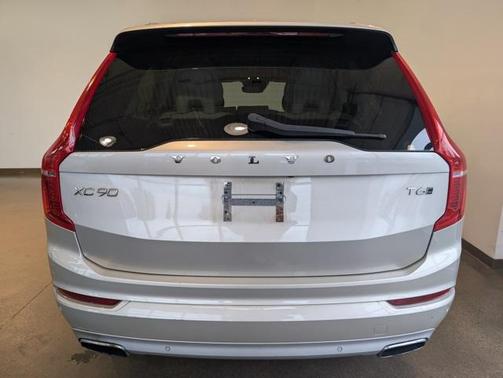 2017 Volvo XC90 T6 Momentum