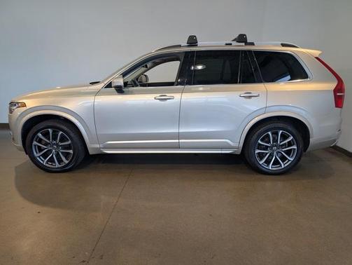 2017 Volvo XC90 T6 Momentum