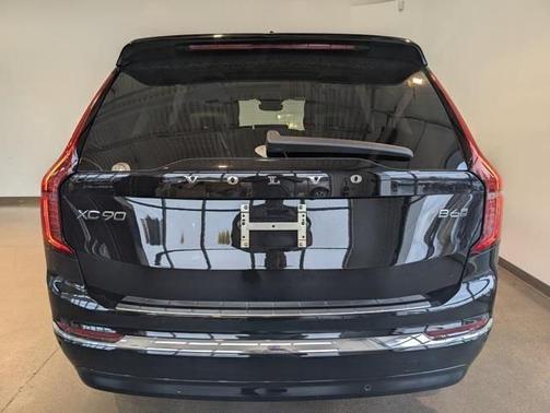 Onyx Black Metallic 2026 Volvo XC90 B6 Plus 7-Seater