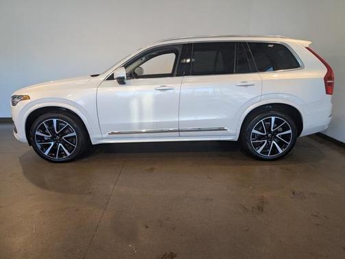 2024 Volvo XC90 B6 Plus Bright Theme 6-Seater