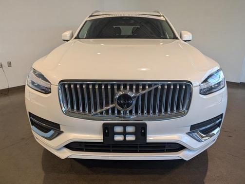 2024 Volvo XC90 B6 Plus Bright Theme 6-Seater