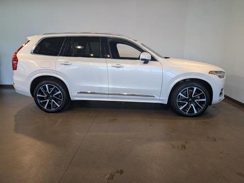 2024 Volvo XC90 B6 Plus Bright Theme 6-Seater