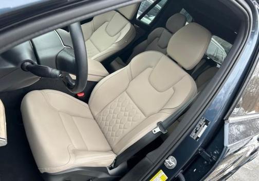 2025 Volvo XC90 B6 Plus 7-Seater