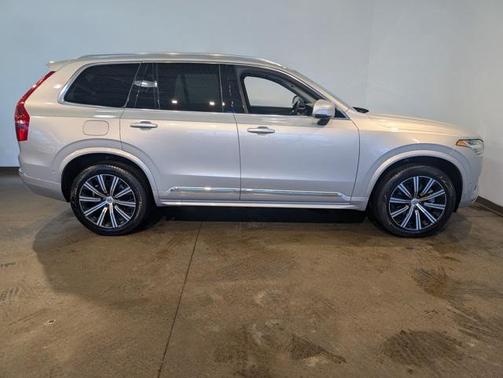 2024 Volvo XC90 B6 Plus Bright Theme 7-Seater