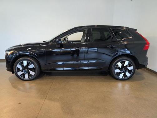 2024 Volvo XC60 Recharge Plug-In Hybrid T8 Plus Dark Theme