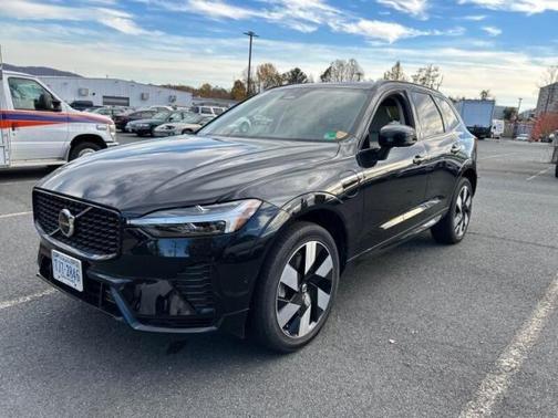 2024 Volvo XC60 Recharge Plug-In Hybrid T8 Plus Dark Theme