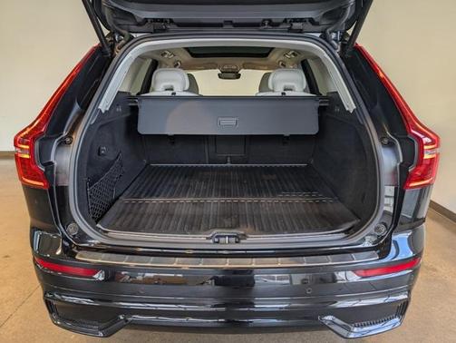 2024 Volvo XC60 Recharge Plug-In Hybrid T8 Plus Dark Theme