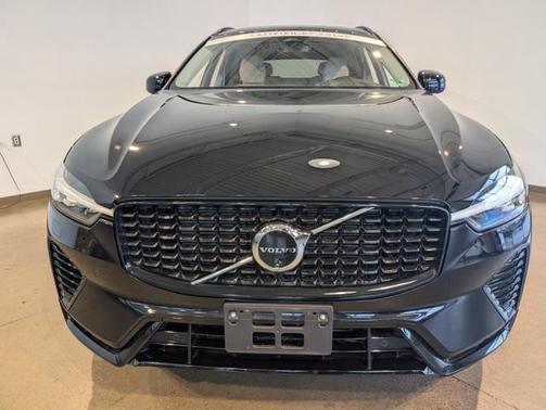 2024 Volvo XC60 Recharge Plug-In Hybrid T8 Plus Dark Theme