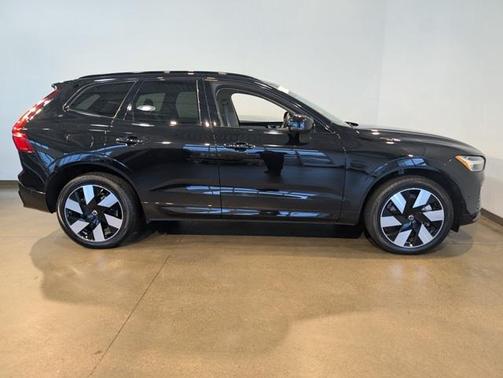 2024 Volvo XC60 Recharge Plug-In Hybrid T8 Plus Dark Theme