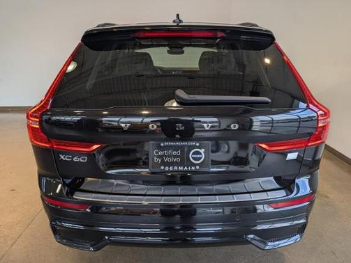 2024 Volvo XC60 Recharge Plug-In Hybrid T8 Plus Dark Theme