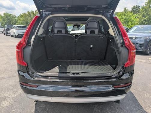 2022 Volvo XC90 T6 Momentum