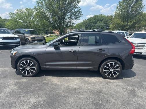 2023 Volvo XC60 B5 Plus Dark Theme