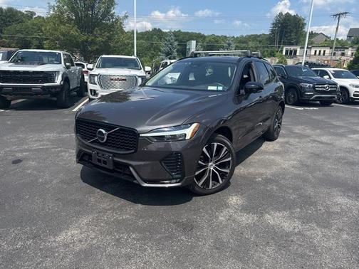 2023 Volvo XC60 B5 Plus Dark Theme