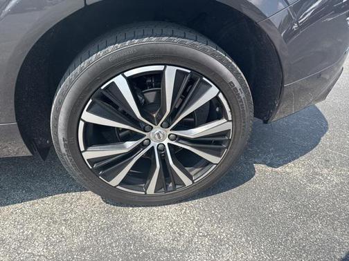 2023 Volvo XC60 B5 Plus Dark Theme