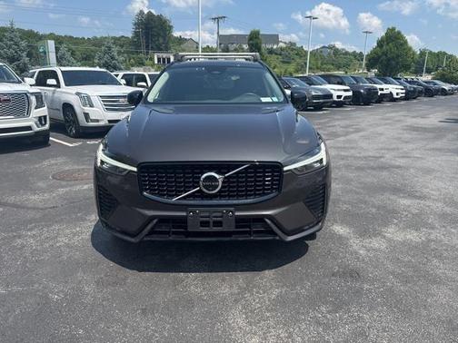 2023 Volvo XC60 B5 Plus Dark Theme