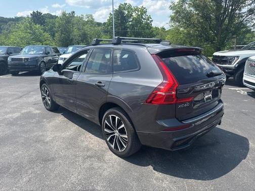 2023 Volvo XC60 B5 Plus Dark Theme