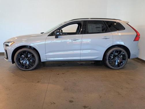 2026 Volvo XC60 B5 Ultra Black Edition