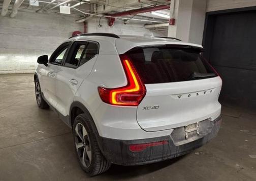 2023 Volvo XC40 B5 Plus Dark Theme