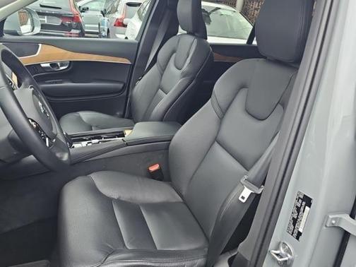 2024 Volvo XC90 B6 Plus Bright Theme 7-Seater