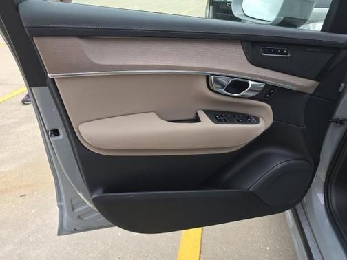2025 Volvo XC90 B6 Plus 7-Seater