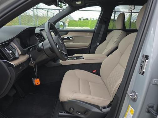 2025 Volvo XC90 B6 Plus 7-Seater