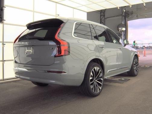 2025 Volvo XC90 B6 Plus 7-Seater