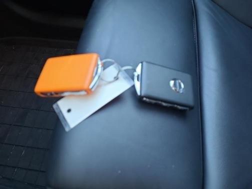 2023 Volvo XC40 B5 Plus Dark Theme