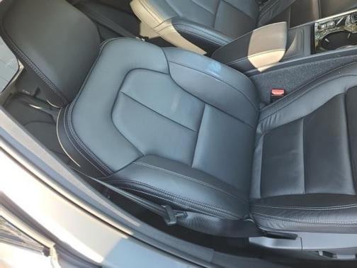 2023 Volvo XC40 B5 Plus Dark Theme