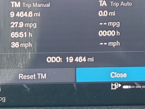 2023 Volvo XC40 B5 Plus Dark Theme