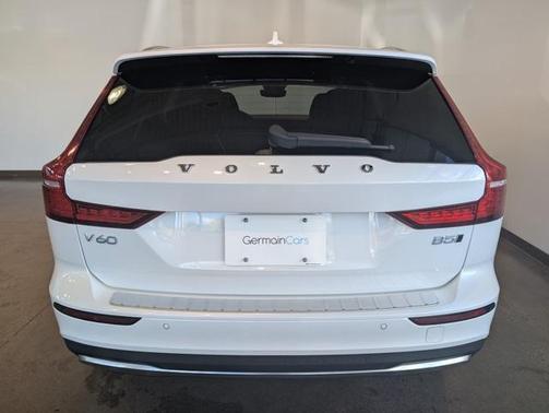 2024 Volvo V60 Cross Country B5 Plus