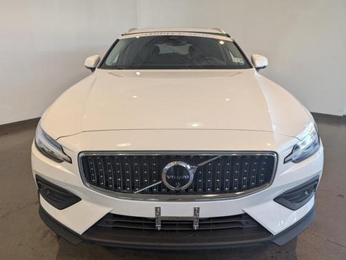 2024 Volvo V60 Cross Country B5 Plus