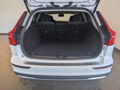 2024 Volvo V60 Cross Country B5 Plus