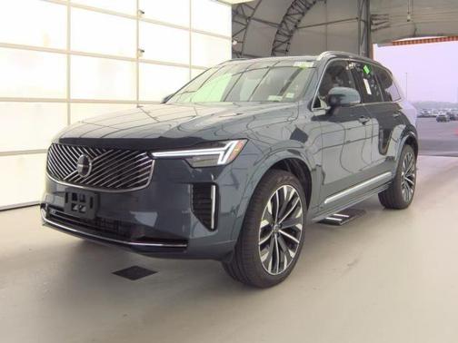 2025 Volvo XC90 B6 Plus 7-Seater