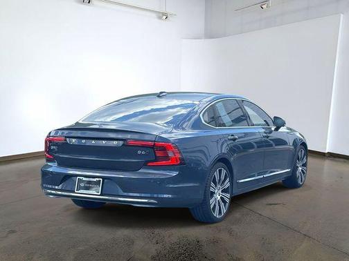 Denim Blue Metallic 2023 Volvo S90 B6 Ultimate