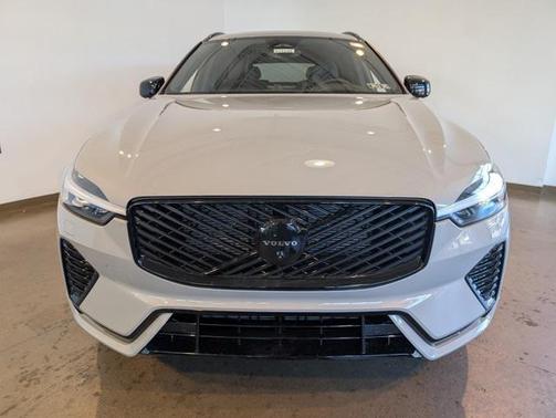 2026 Volvo XC60 B5 Ultra Black Edition