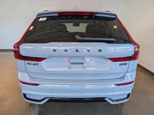2026 Volvo XC60 B5 Ultra Black Edition