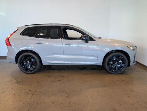 2026 Volvo XC60 B5 Ultra Black Edition