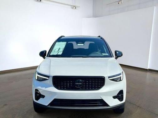 Crystal White 2026 Volvo XC40 B5 Ultra Black Edition
