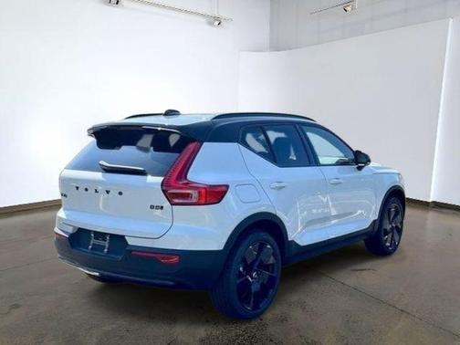 Crystal White 2026 Volvo XC40 B5 Ultra Black Edition