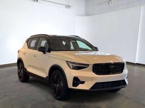 Crystal White 2026 Volvo XC40 B5 Ultra Black Edition