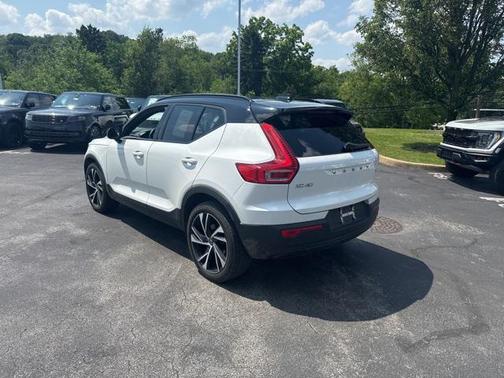 2021 Volvo XC40 T5 R-Design