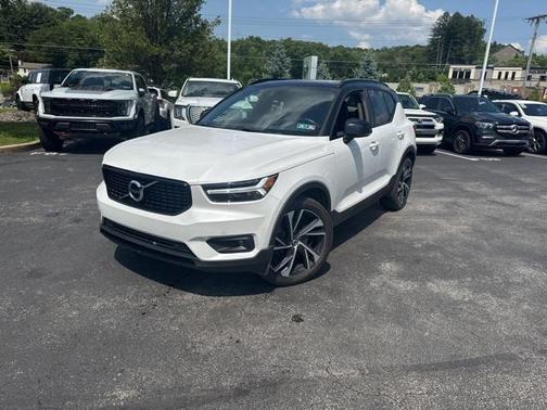2021 Volvo XC40 T5 R-Design