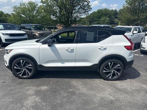 2021 Volvo XC40 T5 R-Design